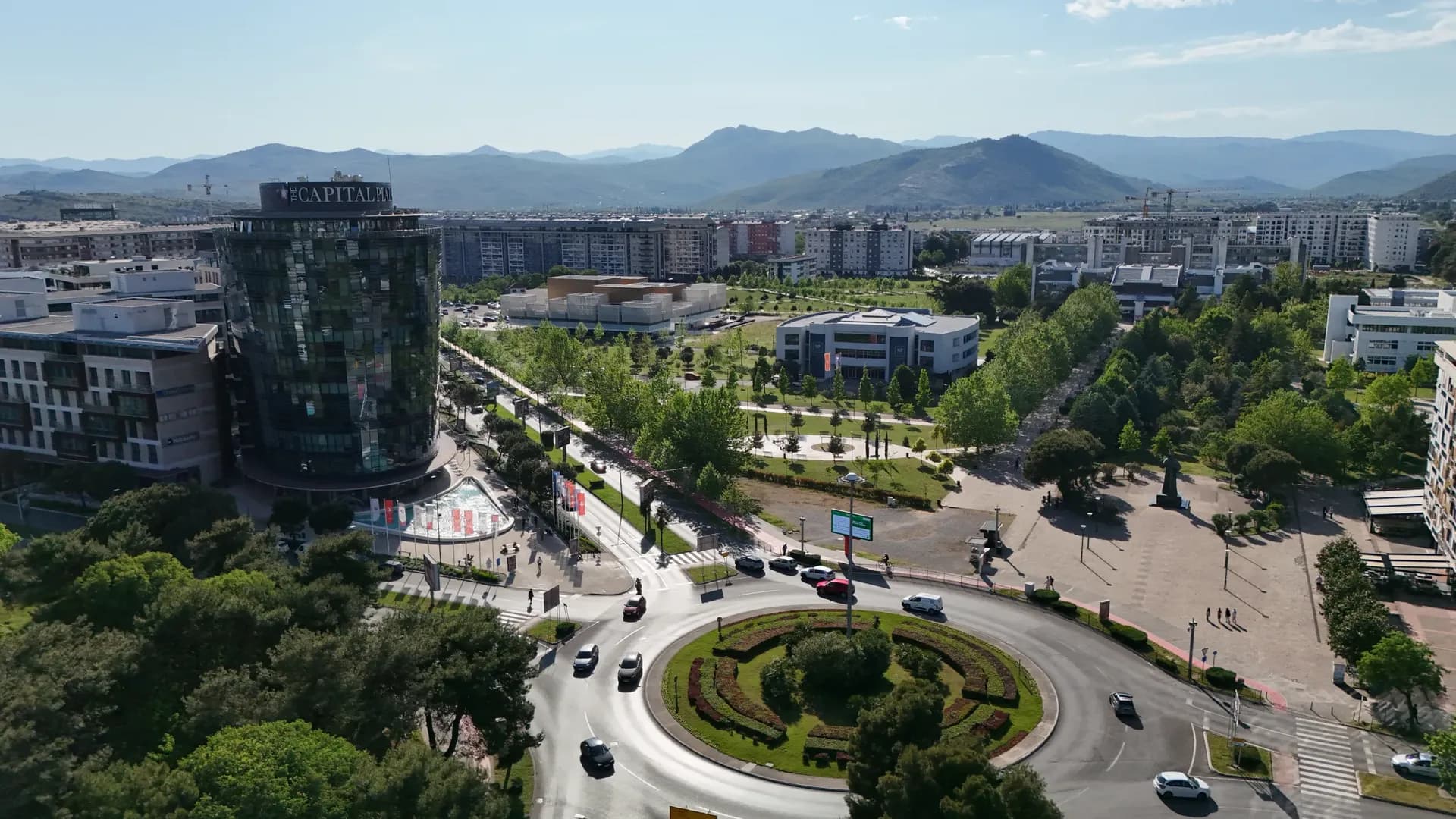 REAL ESTATE glavni kadar