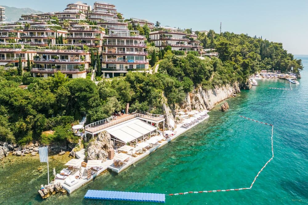 RESTAURANTS glavni kadar